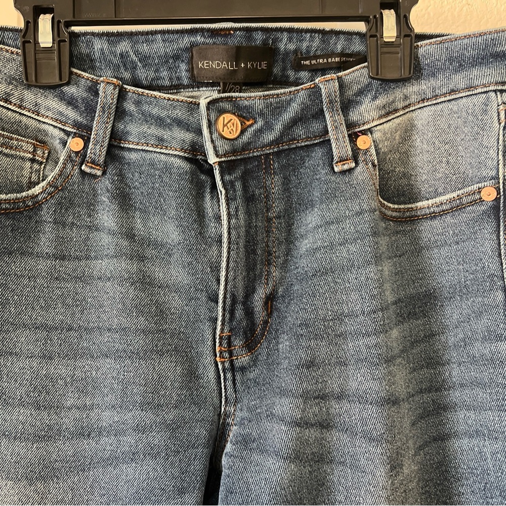 Kendall Kylie The Ultra Babe Skinny Jeans Women’s Size 7 / 28 Medium Wash NWOT - Picture 3 of 9